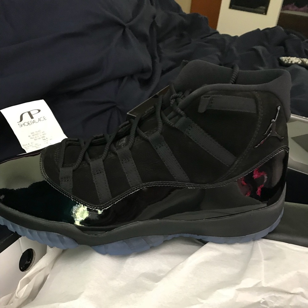 SOLD❤️❤️❤️❤️❤️Jordan retro 11 cap and gown